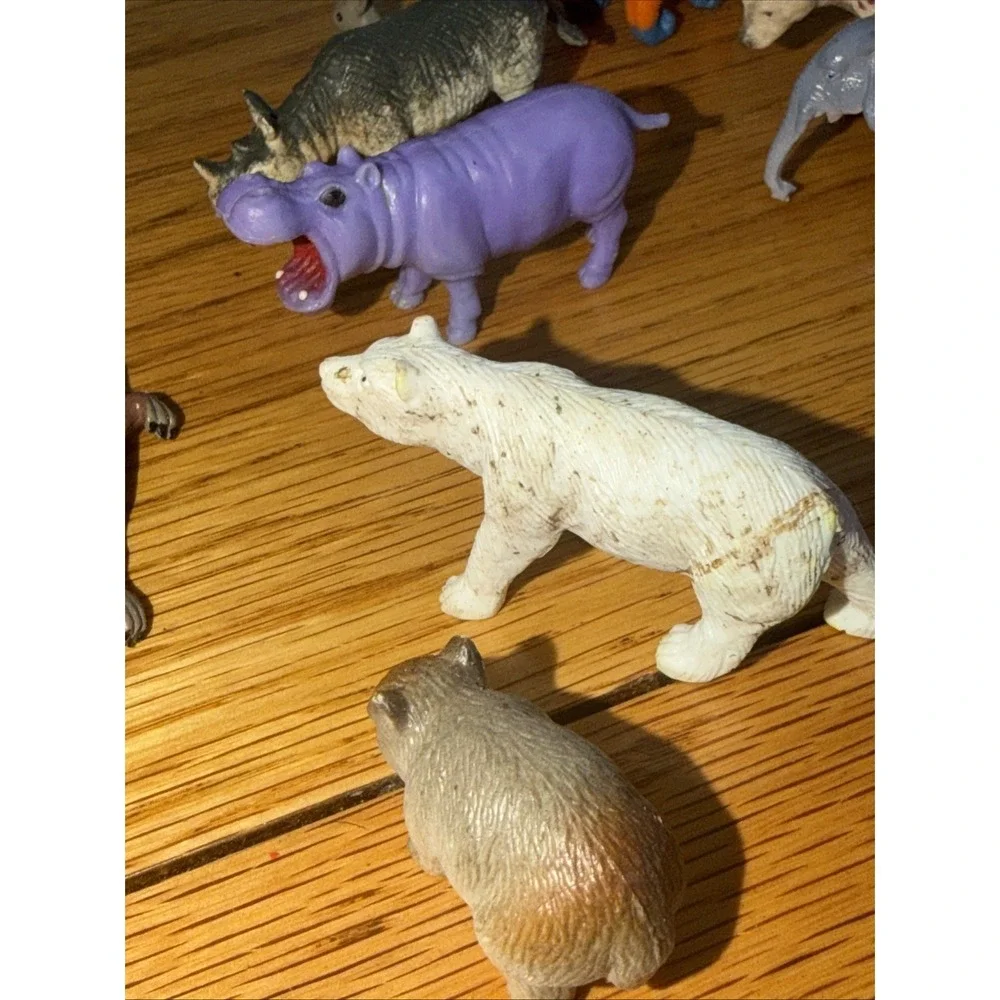 Lot Of Small Plastic Safari Zoo Wildlife Figures 17 Total All Colors And Species